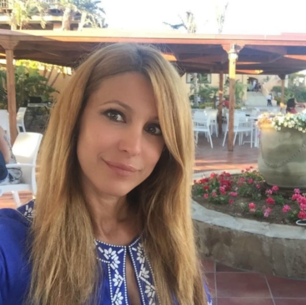 Adriana Volpe e il tuffo super hot che scalda gli animi [VIDEO]