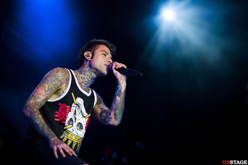 Il giudice da ragione a Fedez: "Non basta pagare la Siae"