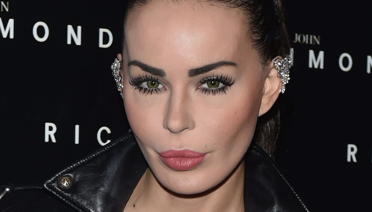 Nina Moric cerca colf "particolare": il surreale annuncio su Facebook