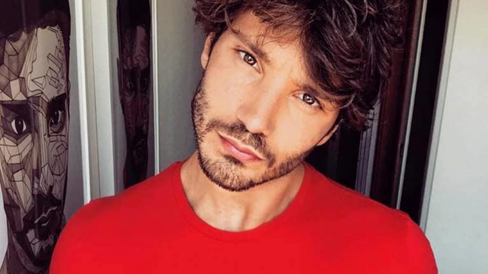 Stefano De Martino vola dalla nuova fiamma: la reazione inaspettata di Emma e Belen