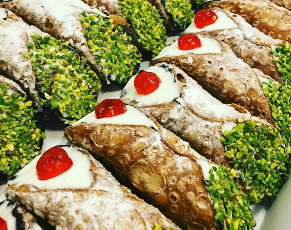 Cannolo siciliano, il "dolce della mafia" per la Norvegia: polemica shock ai danni della Sicilia