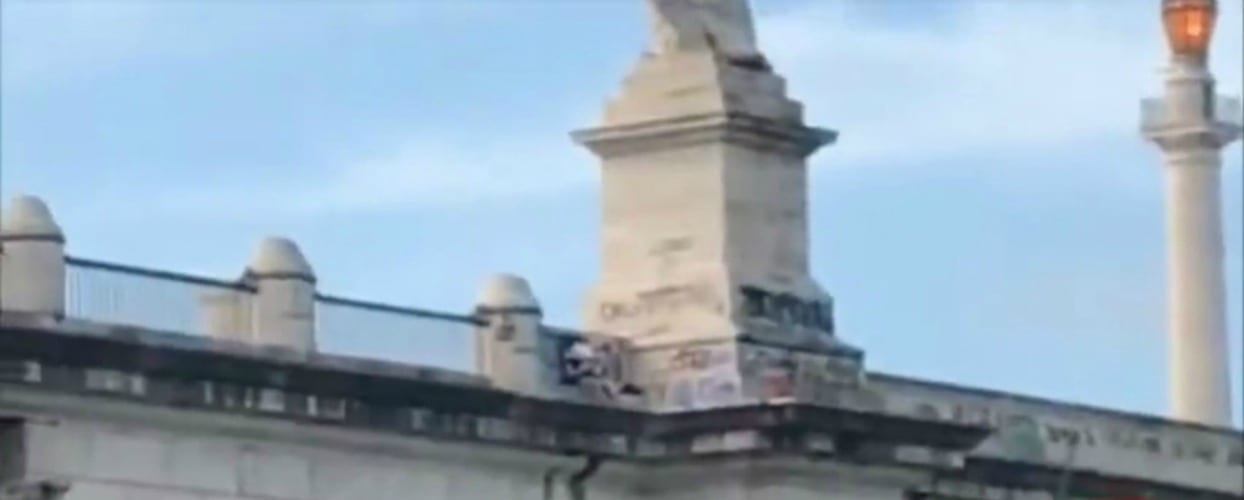 Beccati a fare sesso in bilico sul ponte in pieno giorno: shock a Roma [VIDEO]