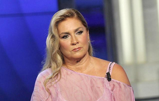 Romina Power frecciatina per Albano: la sottile risposta su Instagram "Una farfalla mi è volata sulla bocca"