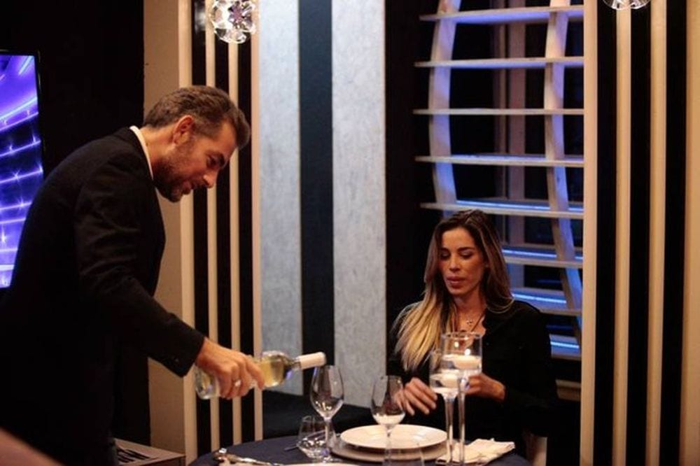 Aida Yespica svela il segreto della sua "lingua" a Daniele Bossari [VIDEO]