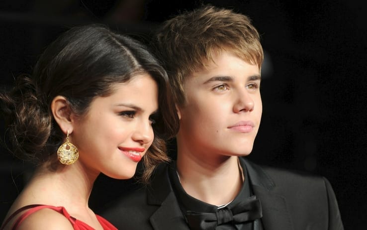 Il bacio tra Selena Gomez e Justin Bieber: è tornato l'amore? [FOTO]