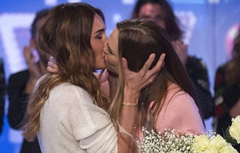 Ilary Blasi bacia Silvia Toffanin e Luca Onestini a Verissimo [VIDEO]