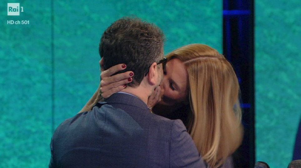 Filippa Lagerback bacia Fabio Fazio in diretta a Che tempo che fa [VIDEO]