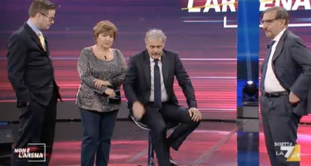 Malore per Massimo Giletti durante Non è L'Arena: le immagini shock [VIDEO]