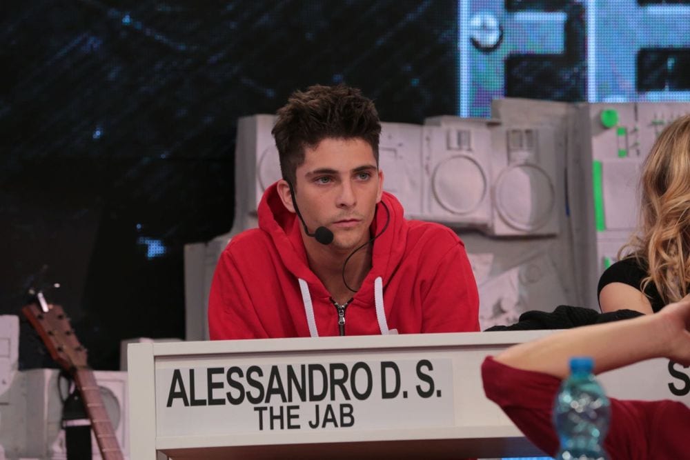 Amici 17: Nicole contro Claudia a causa di Alessandro dei The Jab? [VIDEO]