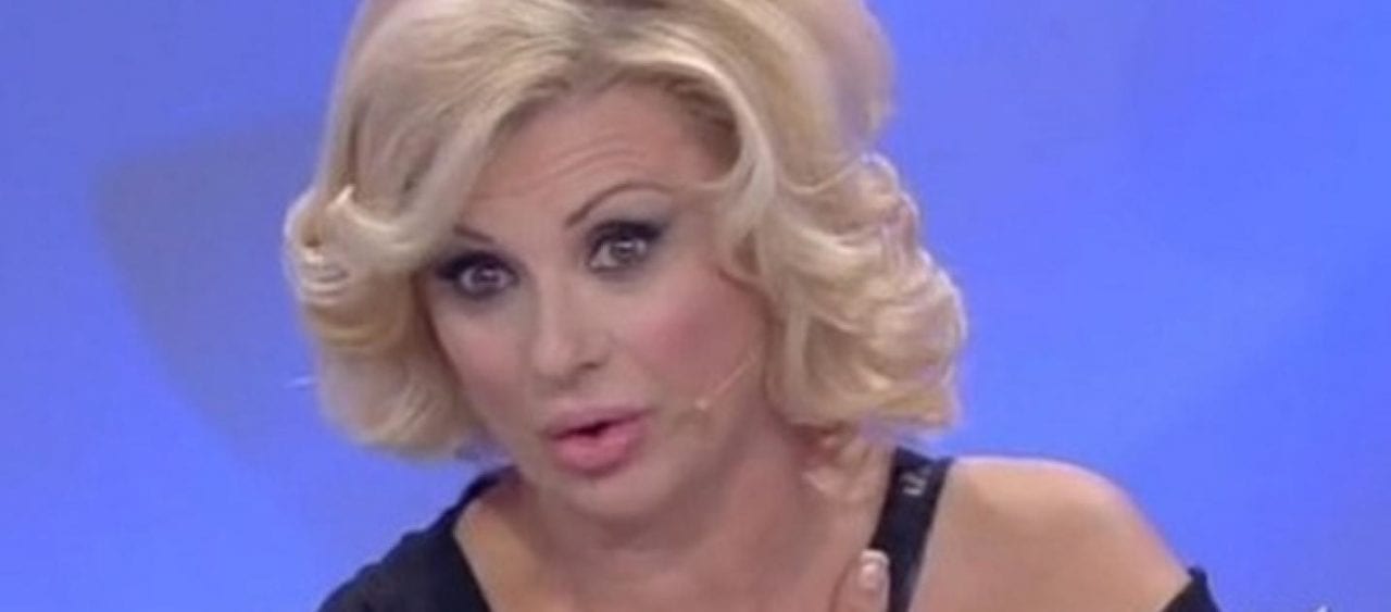 A Uomini e Donne Tina Cipollari dichiara: “Sono single, torno sul mercato” [VIDEO]