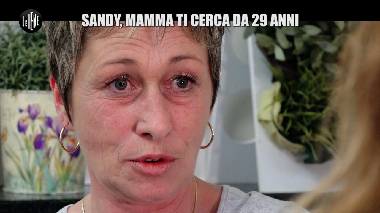 Dopo 29 anni la madre rincontra e riabbraccia suo figlio [VIDEO]