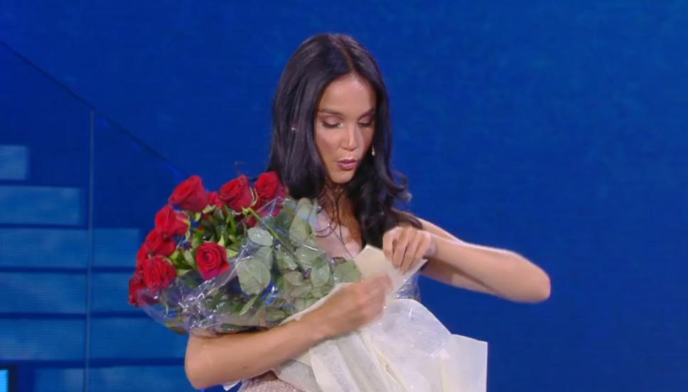 Paola di Benedetto e Francesco Monte, rose rosse e primo incontro dopo L'Isola dei Famosi [FOTO]