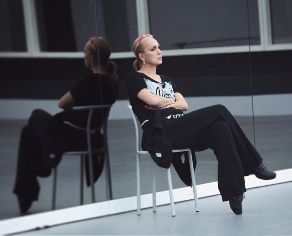 Alessandra Celentano infuriata abbandona lo studio di Amici. De Filippi divertita [VIDEO]