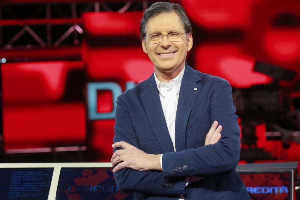 Fabrizio Frizzi, aperta la camera ardente in Rai: folla in coda dalle 6 [FOTO + VIDEO]