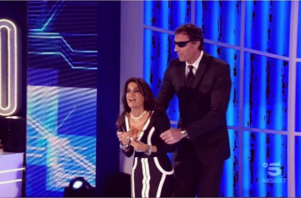 Grande Fratello 15, Aida Nizar arriva in ritardo. Malgioglio. "Questa è matta" [VIDEO]