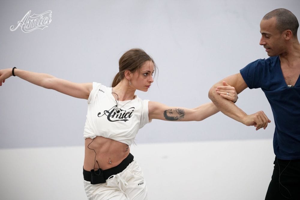 Amici 17, infortunio per Valentina: la ballerina deve lasciare il serale? [VIDEO]