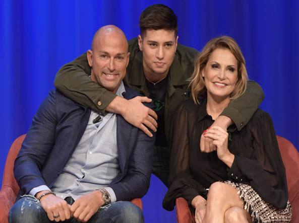 Bettarini, pioggia di critiche dopo Temptation Island Vip: il figlio prende le difese