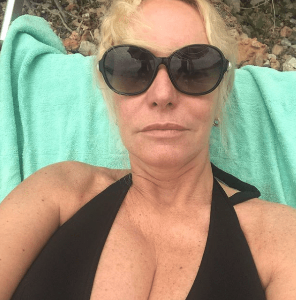 Antonella Clerici: insulto shock e complimenti per il suo selfie "senza trucco e parrucco"