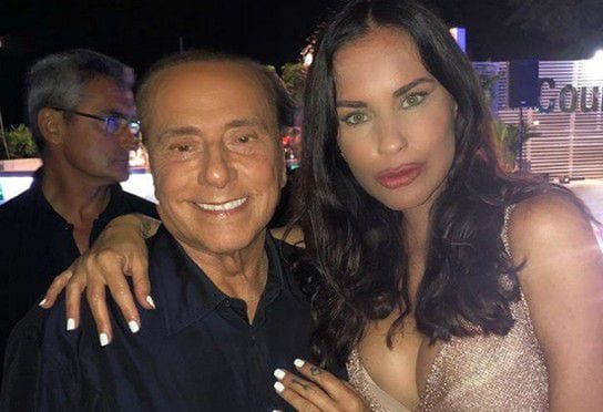 Antonella Mosetti e Silvio Berlusconi, esplodono le critiche