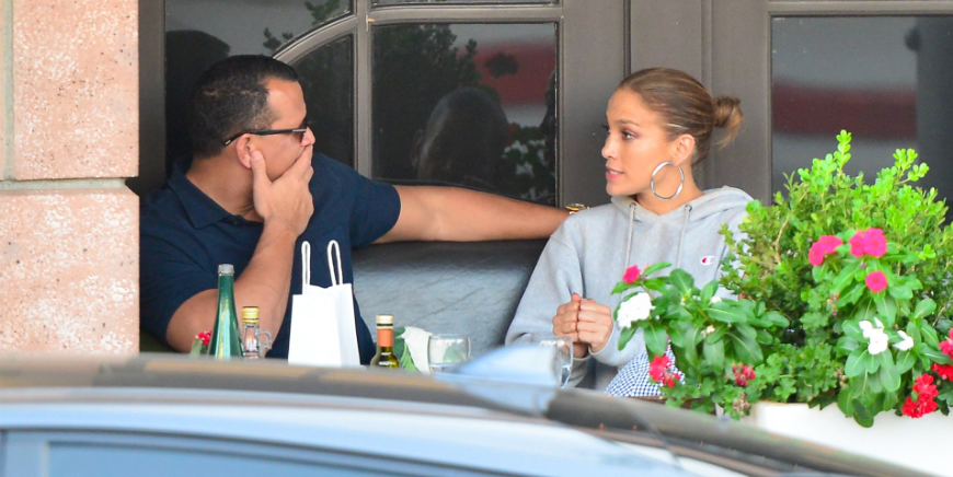 Jennifer Lopez come Superwoman: scatto irresistibile sui social [FOTO]