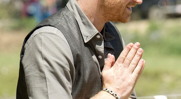 Harry e il braccialetto che indossa da vent'anni: il motivo è commovente