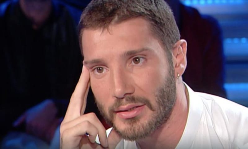 Stefano De Martino, confessioni bollenti: da quanto non fa l'amore