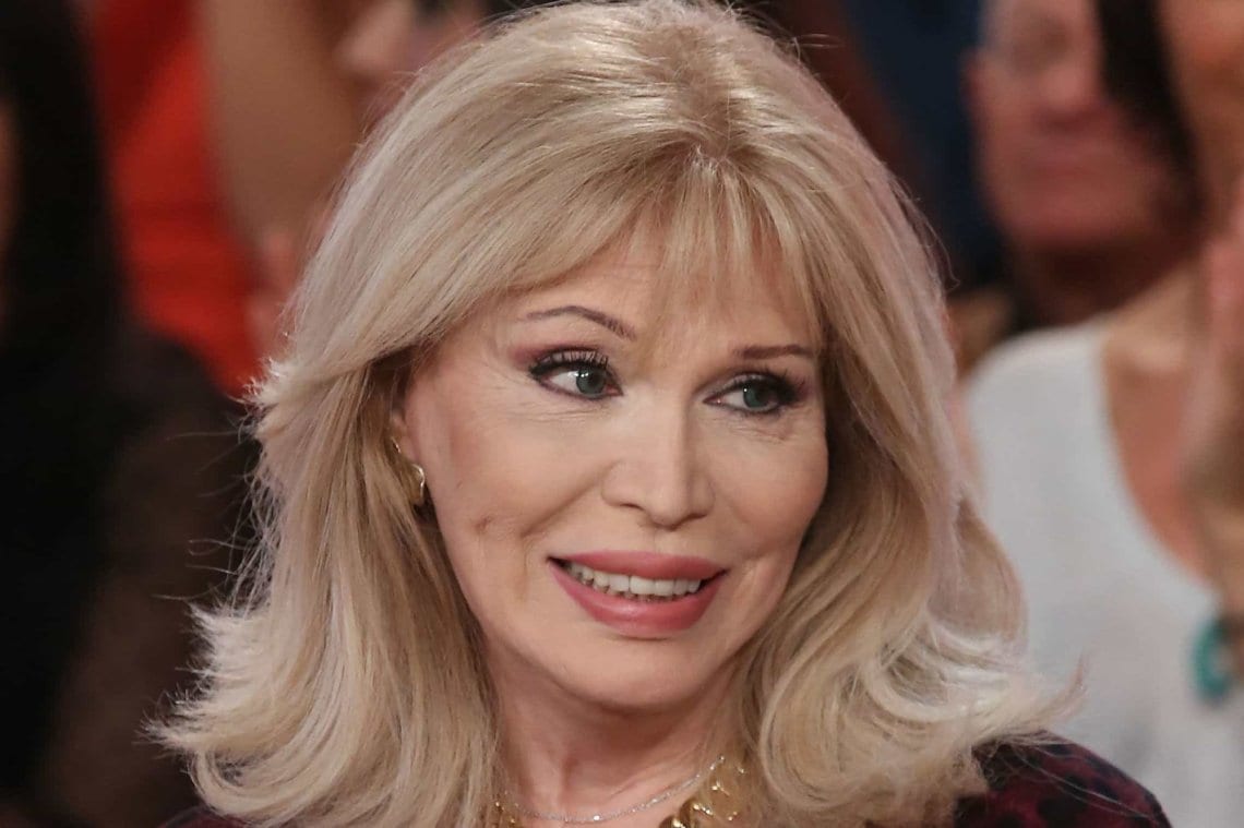 AMANDA LEAR