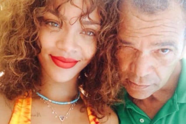 Rihanna denuncia suo padre: ciò che ha fatto è illegale