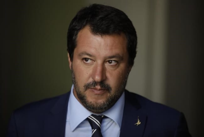 Matteo Salvini irriconoscibile da giovane: caschetto e frangetta