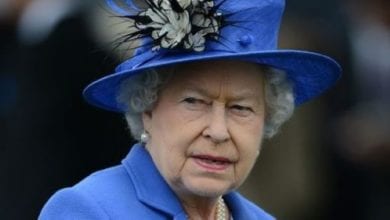 Regina Elisabetta furiosa non lo sopporta più: "Lo odio..."