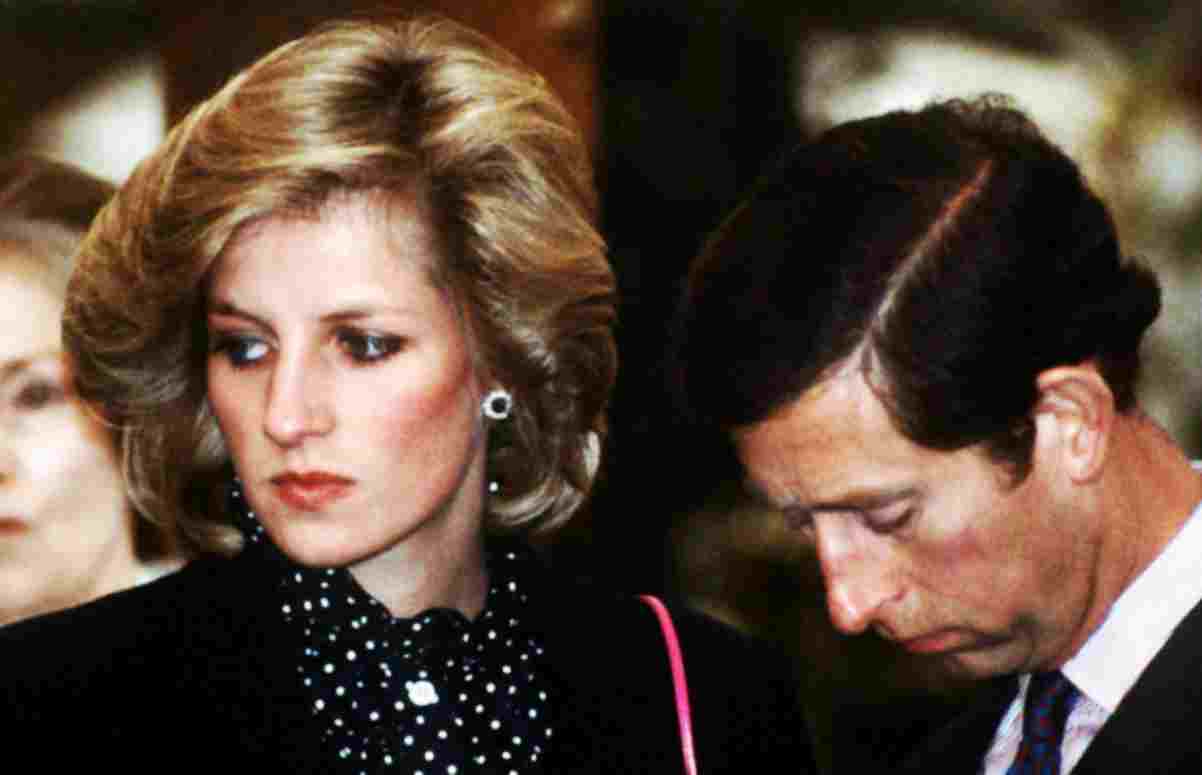 Lady Diana, Carlo l'ha umiliata davanti a tutti: "Sembri una..."