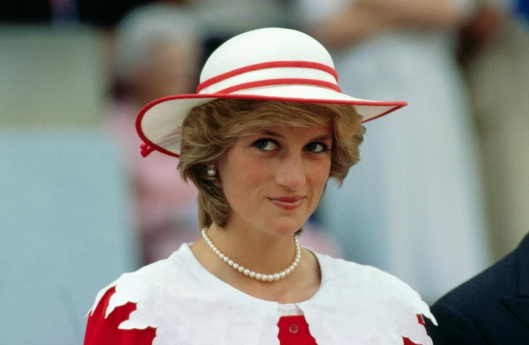 Lady Diana, gli operai raccontano: "L'abbiamo beccata nuda in giardino"