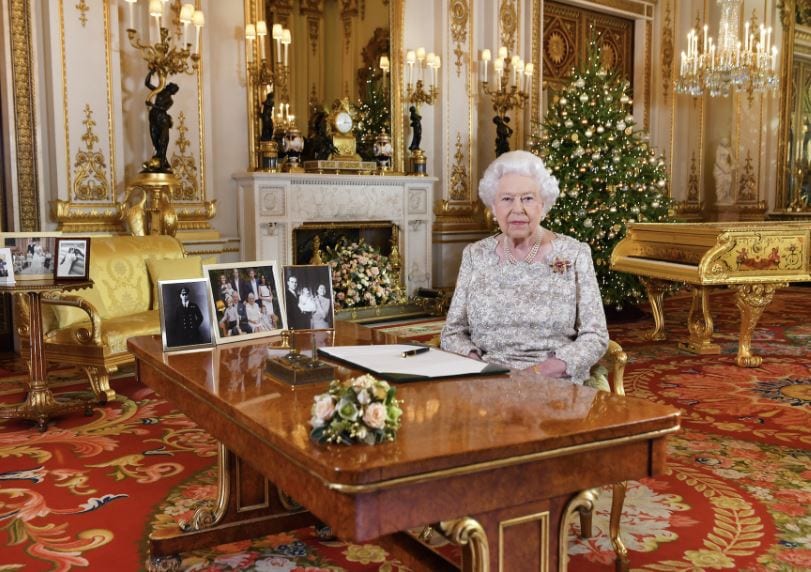 Regina Elisabetta, stanze segrete di Buckingham Palace: c'è perfino una...