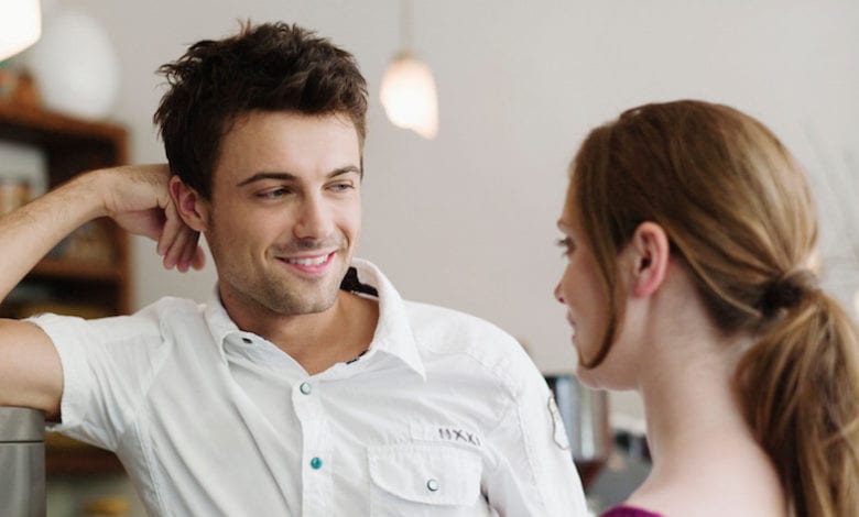 Come Si Comporta Un Uomo Interessato