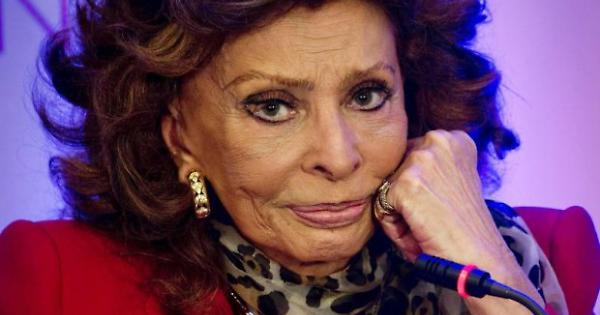 Sophia Loren, l'amore segreto con un divo di Hollywood: "Mi sentivo morire"