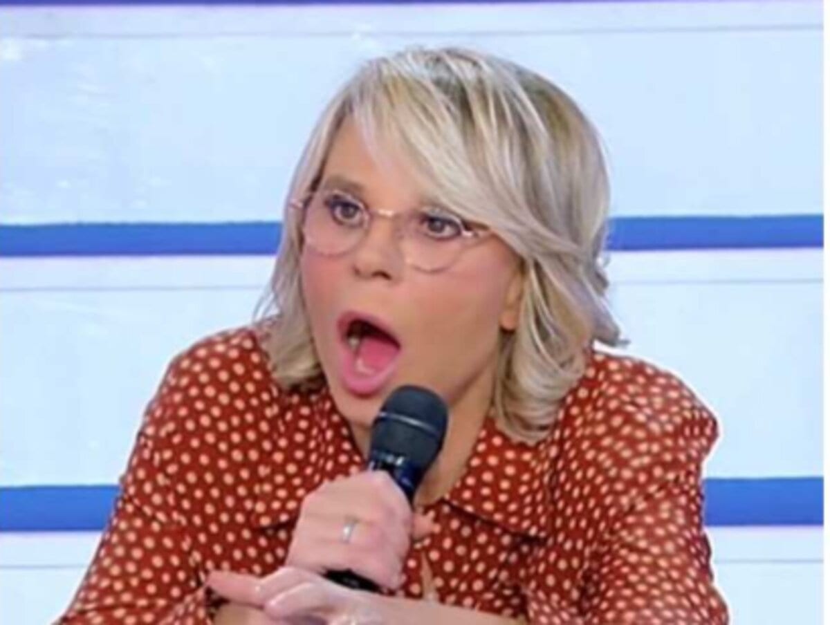 Maria De Filippi a bocca aperta a Uomini e Donne