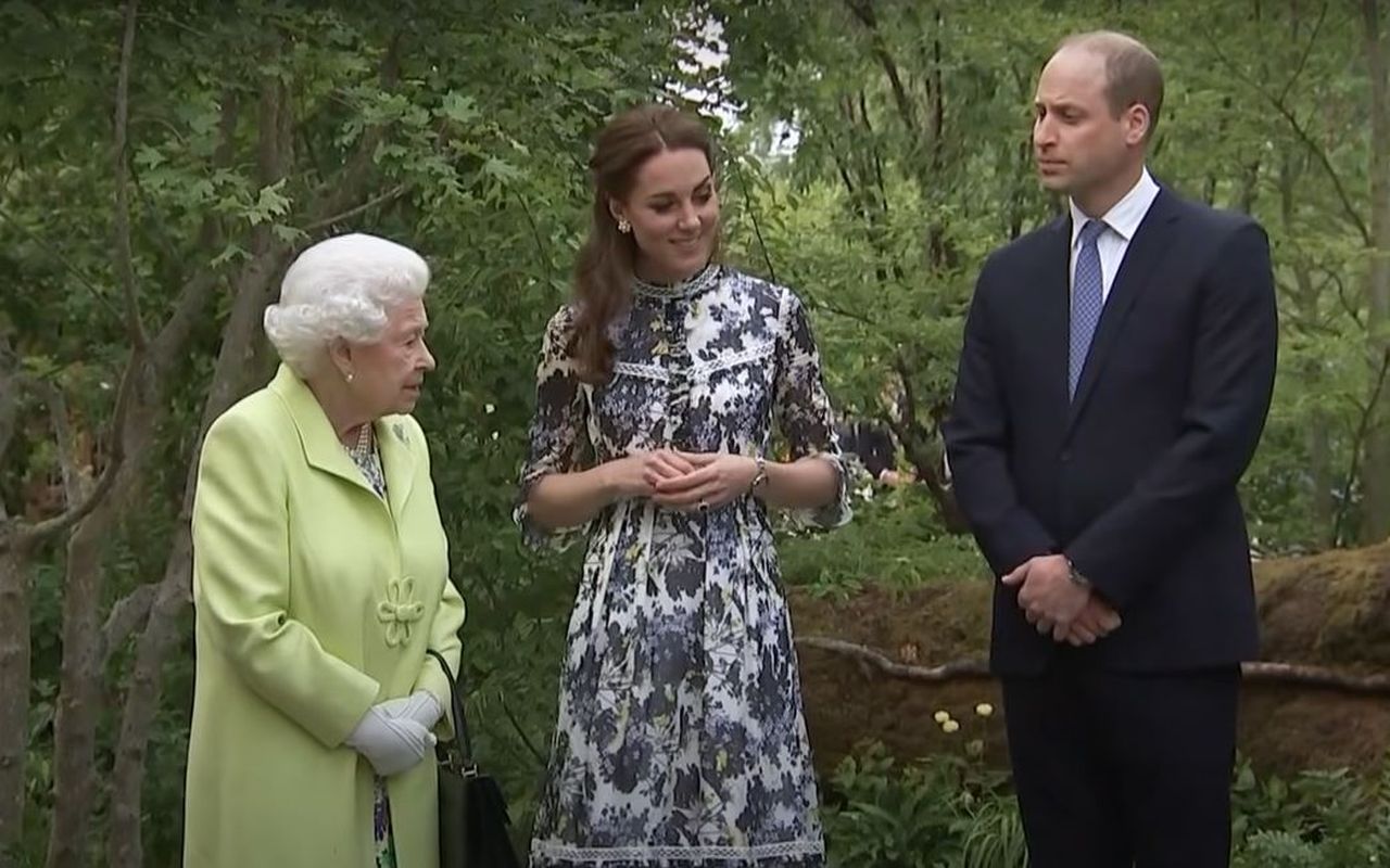La regina incontra William e Kate