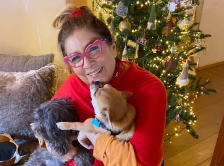 Romina Power insieme ai propri cani durante le festività natalizie (Credits: Romina Power/Instagram) - Velvetgossip