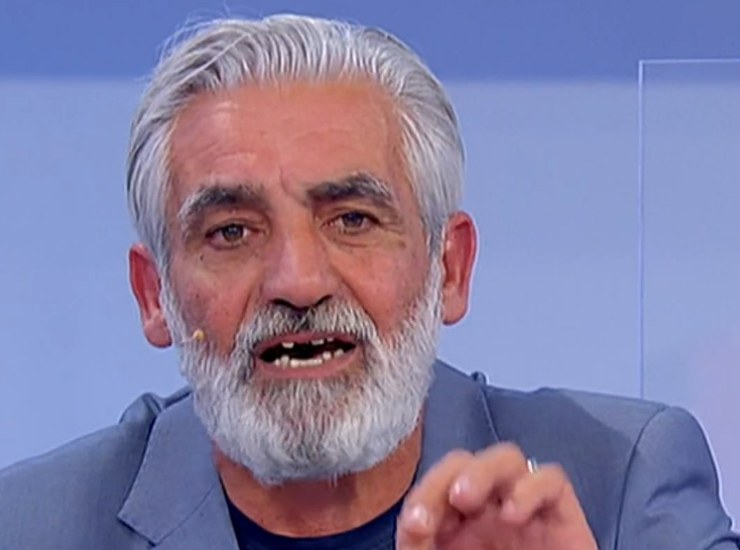 Biagio Di Maro durante la puntata di Uomini e Donne del 06/12/2022 (screenshot WittyTv) - Velvetgossip