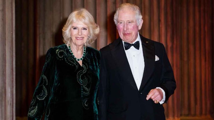 Camilla vestito incoronazione re Carlo