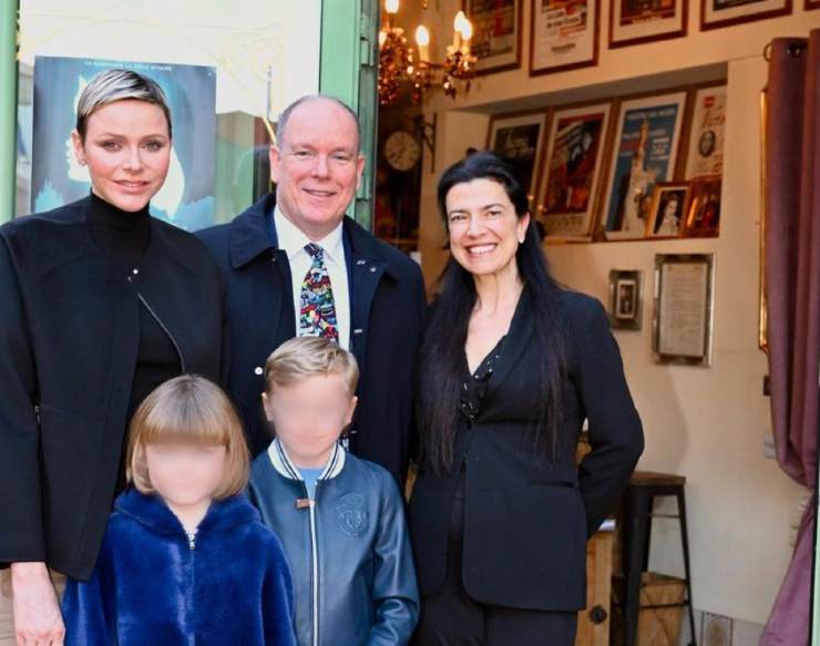 Charlene di Monaco insieme al marito il principe Alberto II, i figli Jaques e Gabrielle e Anthéa Sogno 