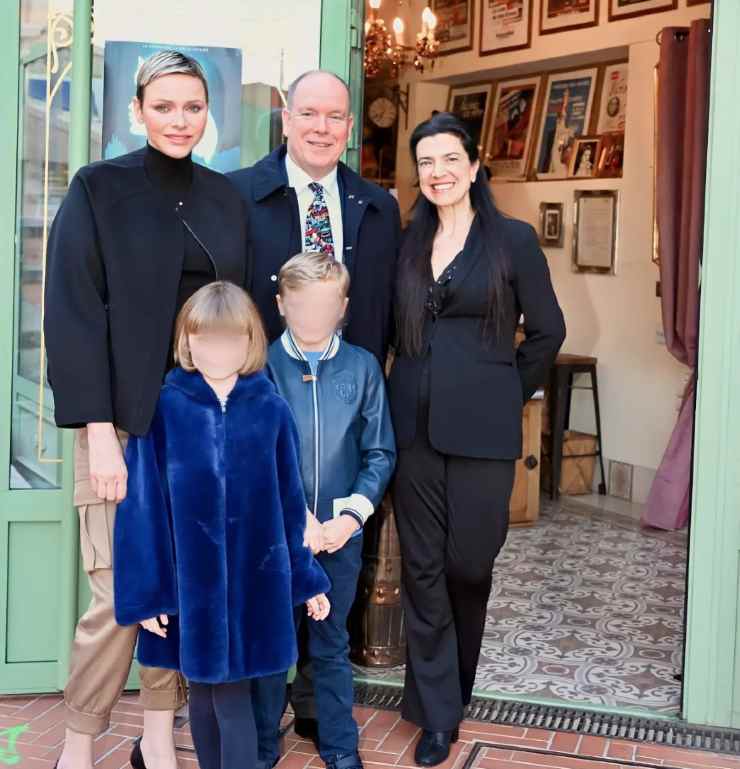 Charlene di Monaco insieme al marito il principe Alberto II, i figli Jaques e Gabrielle e Anthéa Sogno
