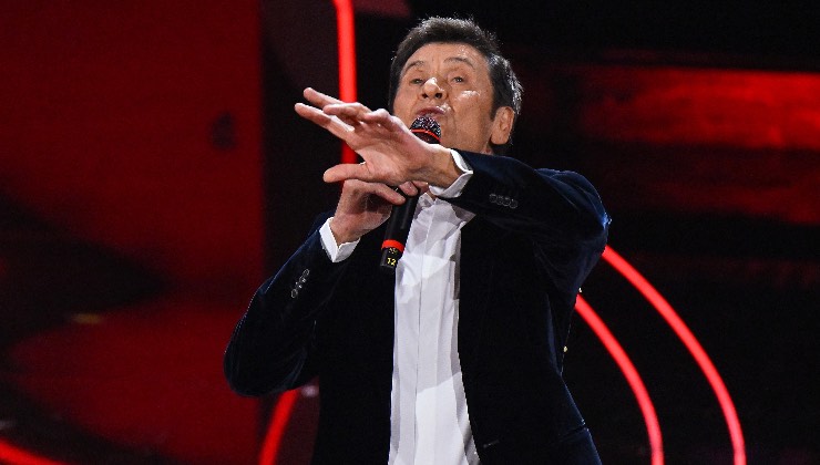 Gianni Morandi canta sui social