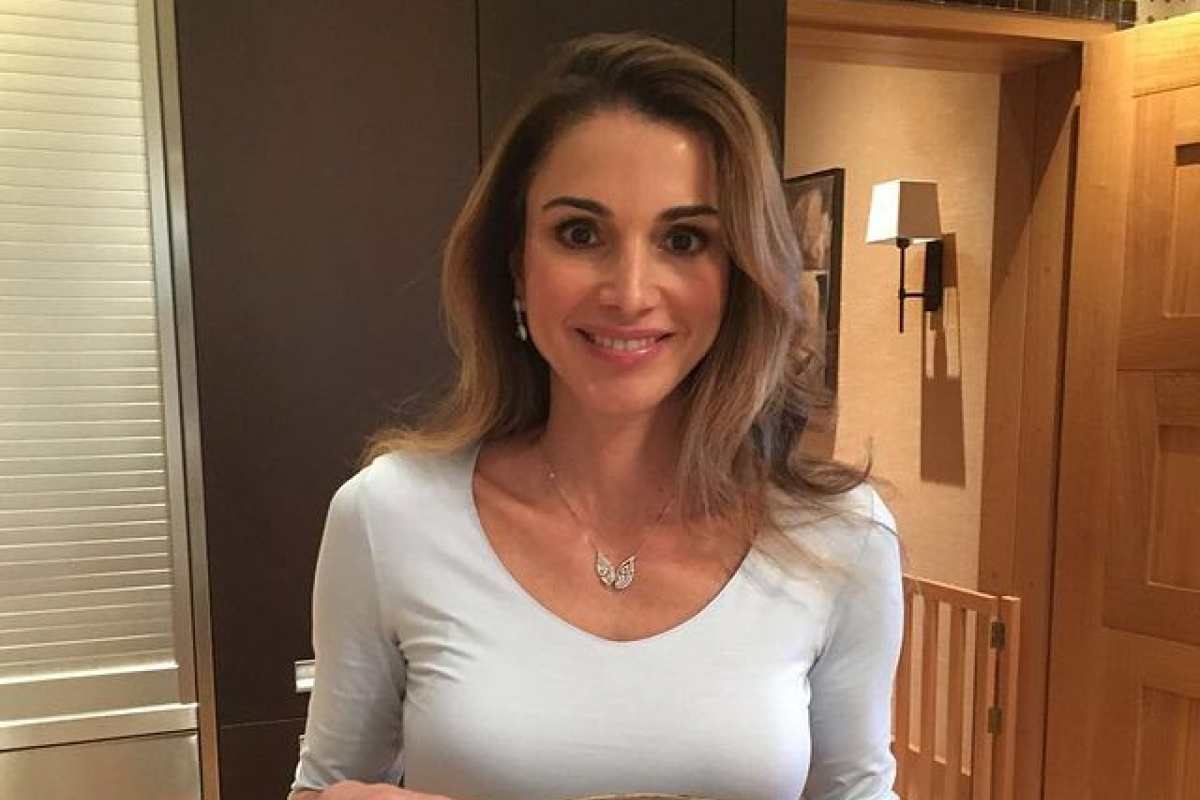 Rania di Giordania incinta: lo stile che 20 anni fa ha fatto tendenza (e scandalo)