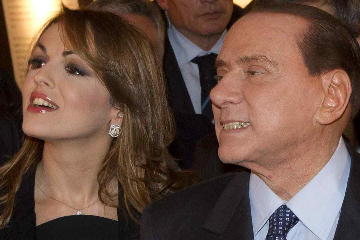 Battuta social di Francesca Pascale su Berlusconi