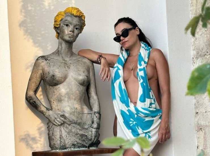 Romina Carrisi statua