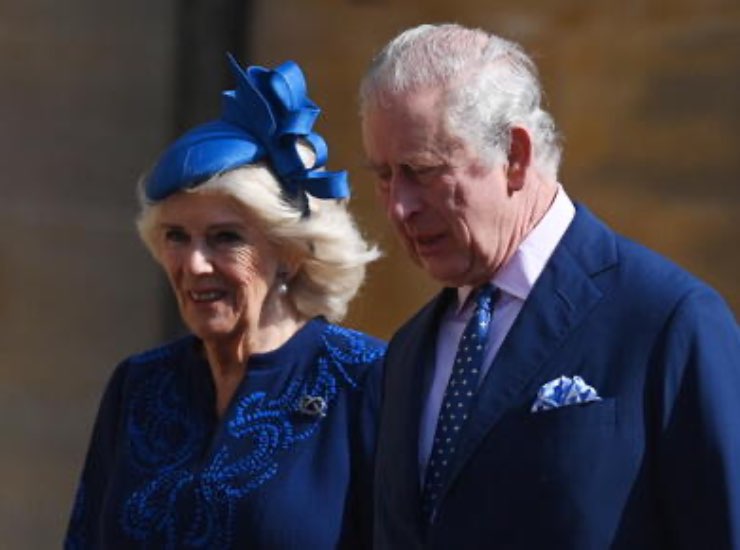 Re Carlo linguaggio corporale