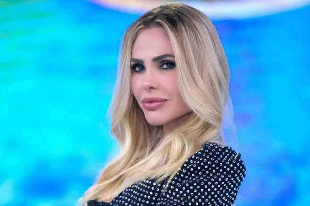 Ilary Blasi attaccata da noto Youtuber