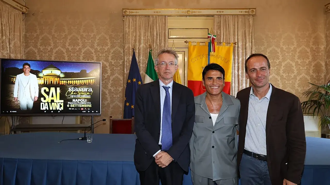 Sal Da Vinci, il gesto sul palco con la bambina disabile che spacca i social
