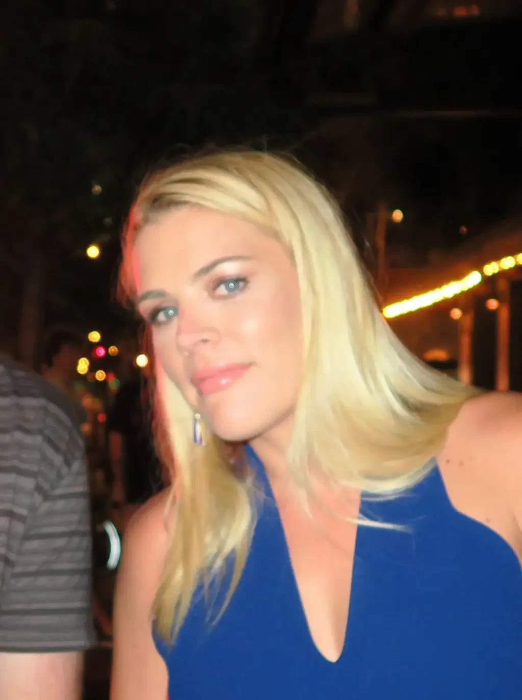 Busy Philipps (Dawson's Creek) rivela il tumore al cervello: "Sono grata di essere viva"